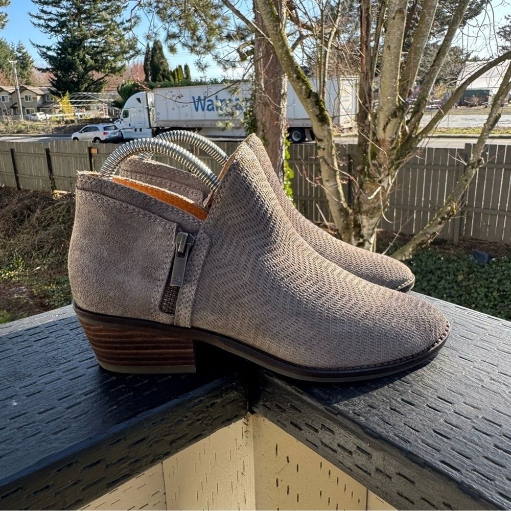 Lucky Brand Women's Fhuna Side Zip Ankle Suede Bootie in Gray Size 7 *Stain*